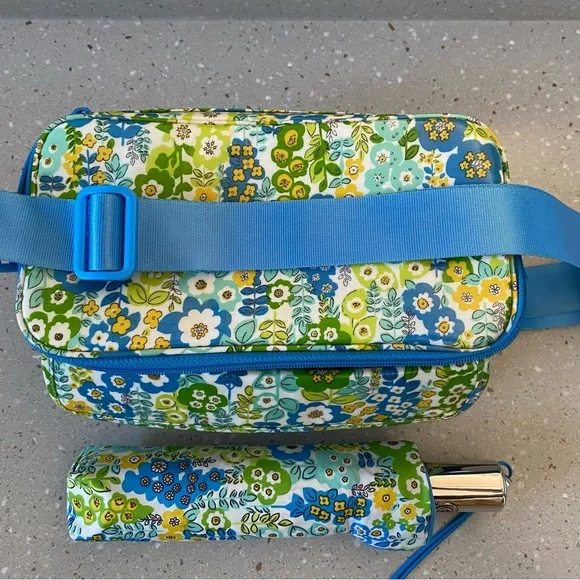 Vera Bradley insulated cooler and umbrella - Picture 3 of 3